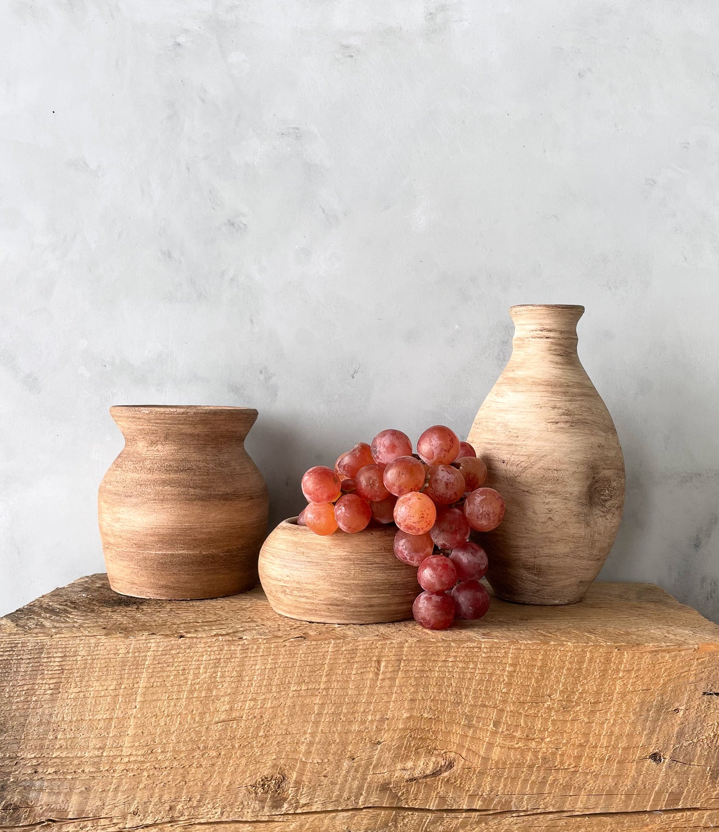 Artisanal Ceramic Small Vase – Showcasing Hand-Finished Craftsmanship