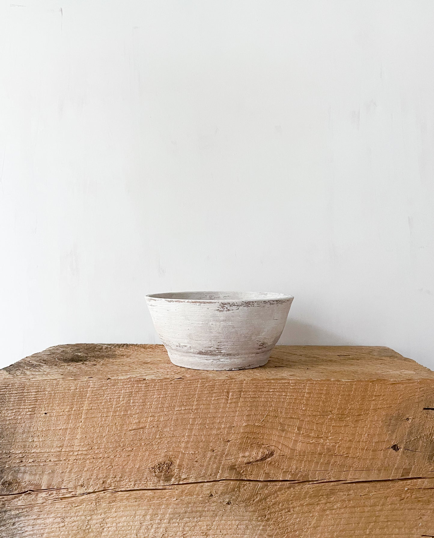 milos| aged white textured decorative bowl 01