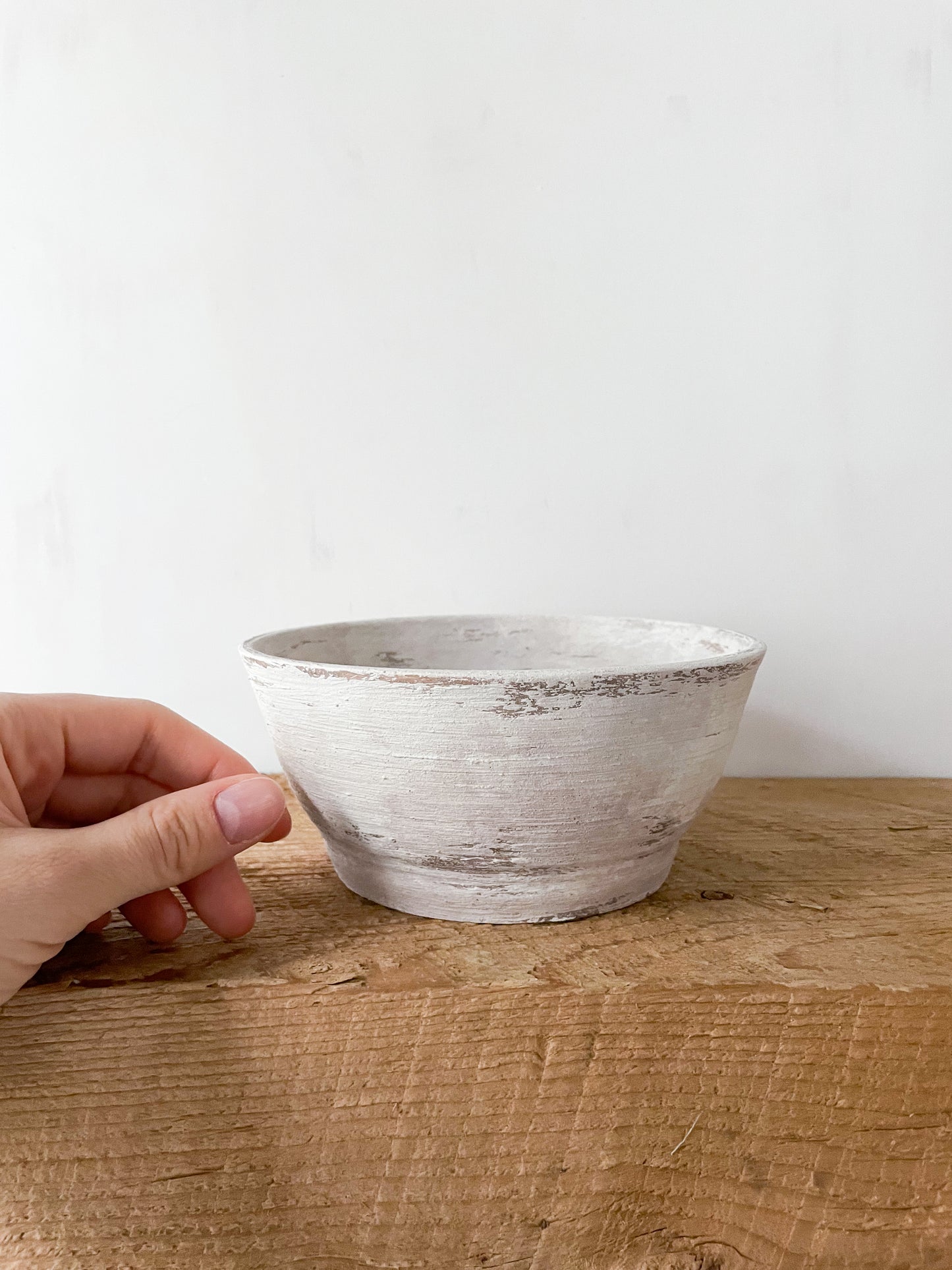 milos| aged white textured decorative bowl 01
