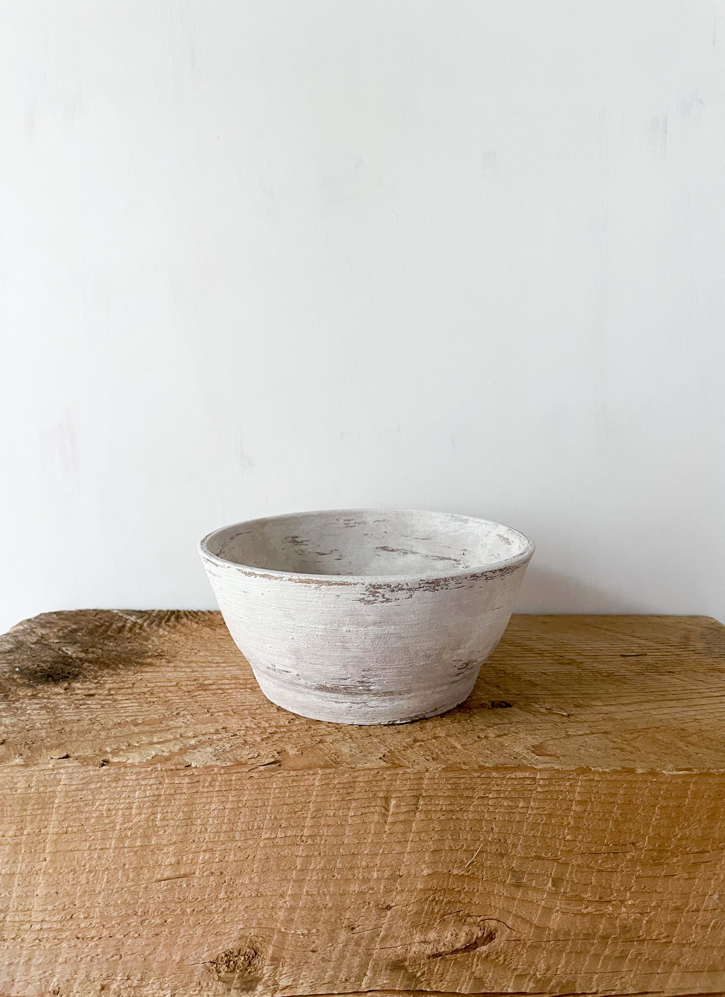 milos| aged white textured decorative bowl 01