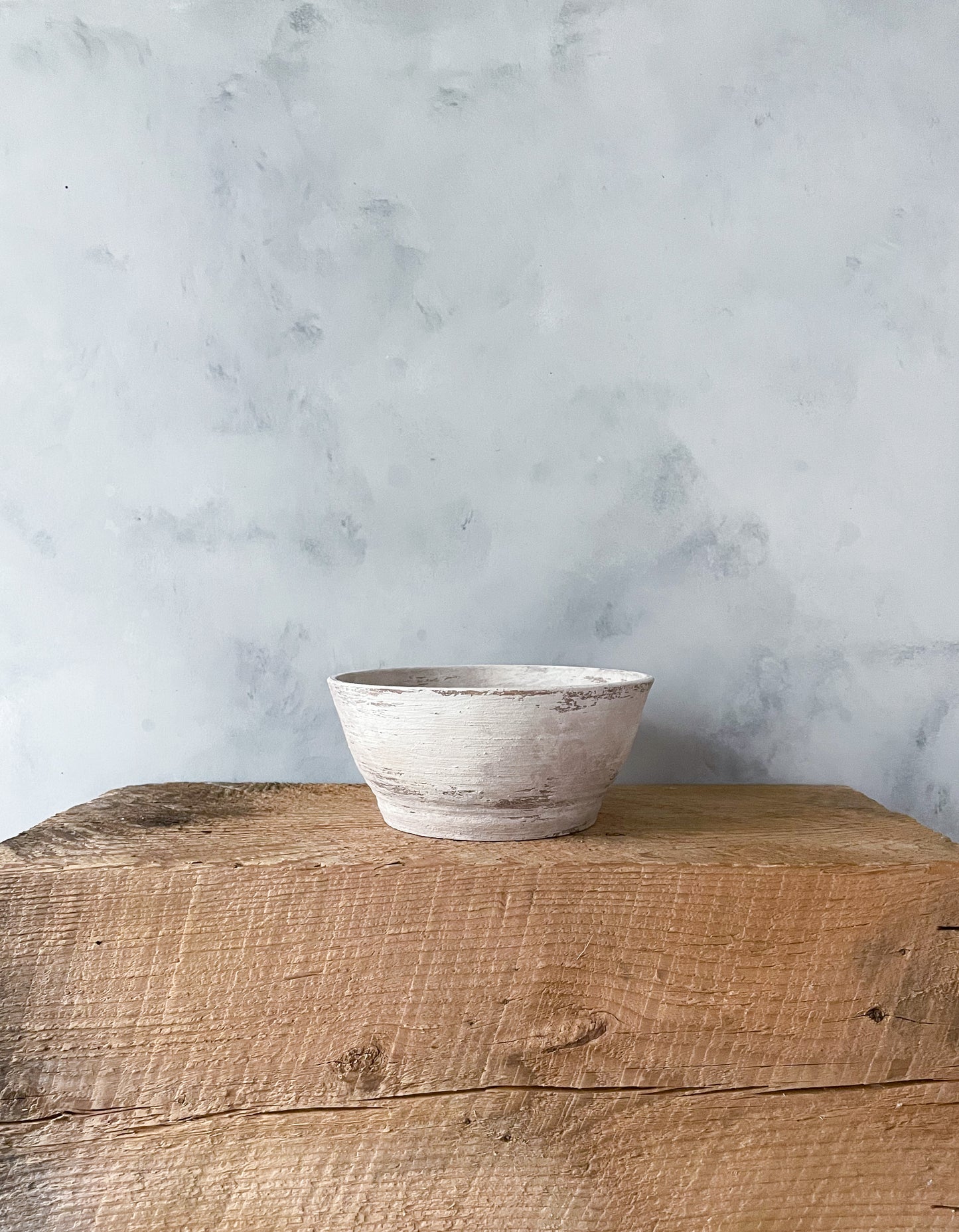 milos| aged white textured decorative bowl 01