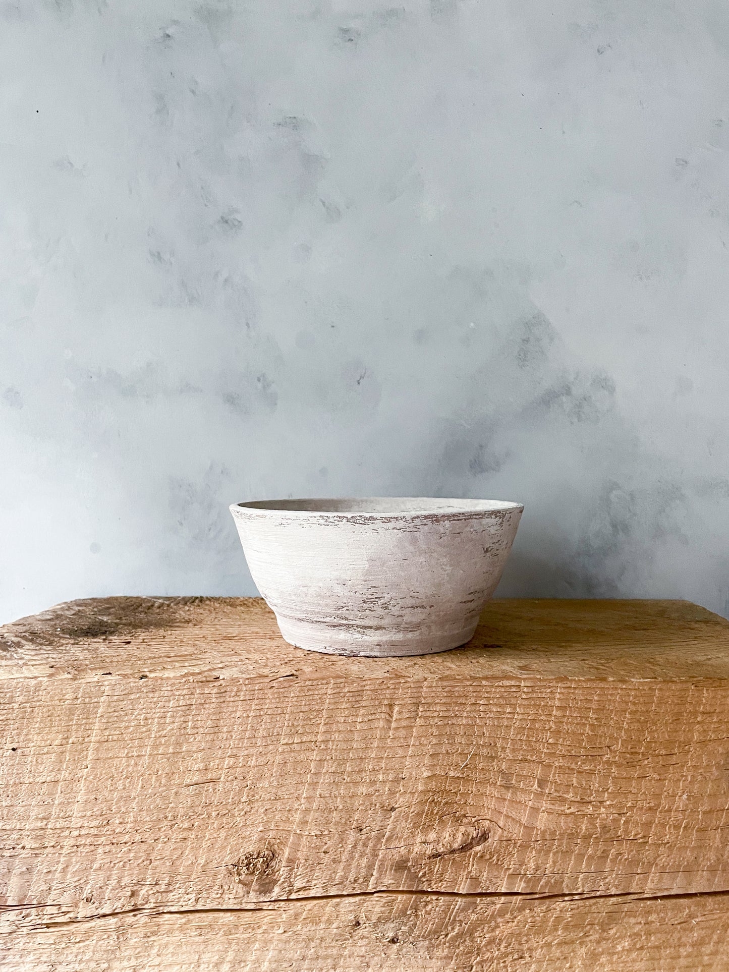 milos| aged white textured decorative bowl 01