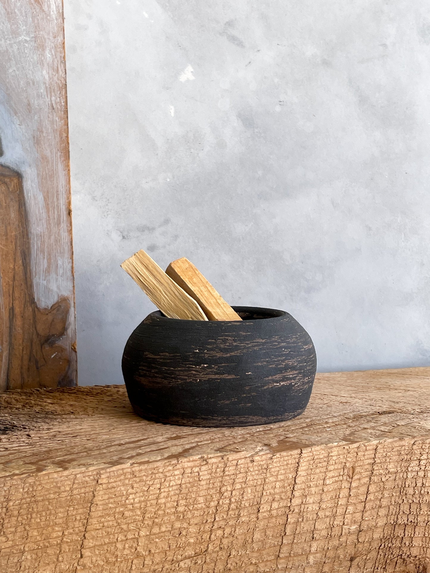 midnight| aged black textured decorative dish