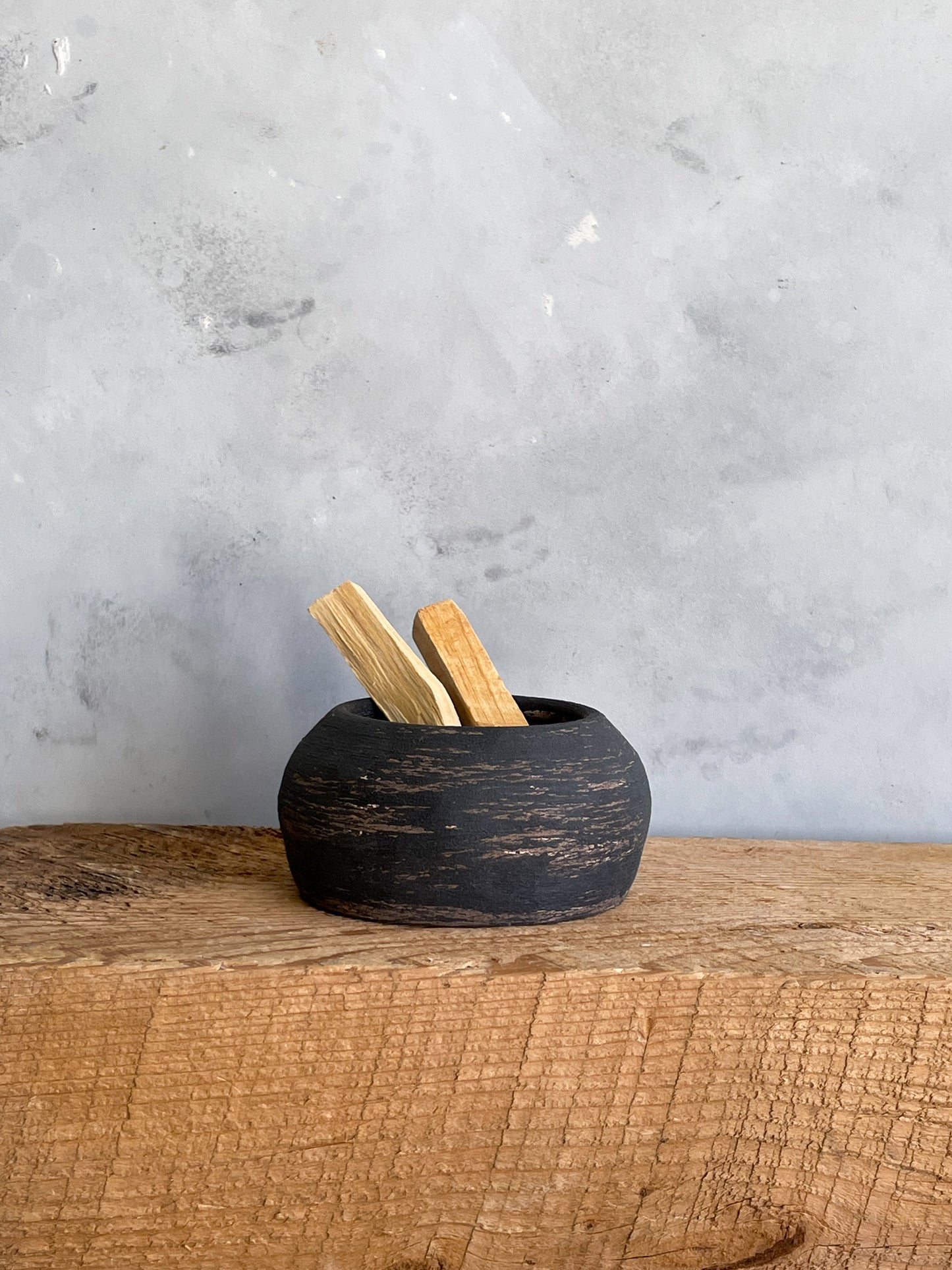 midnight| aged black textured decorative dish