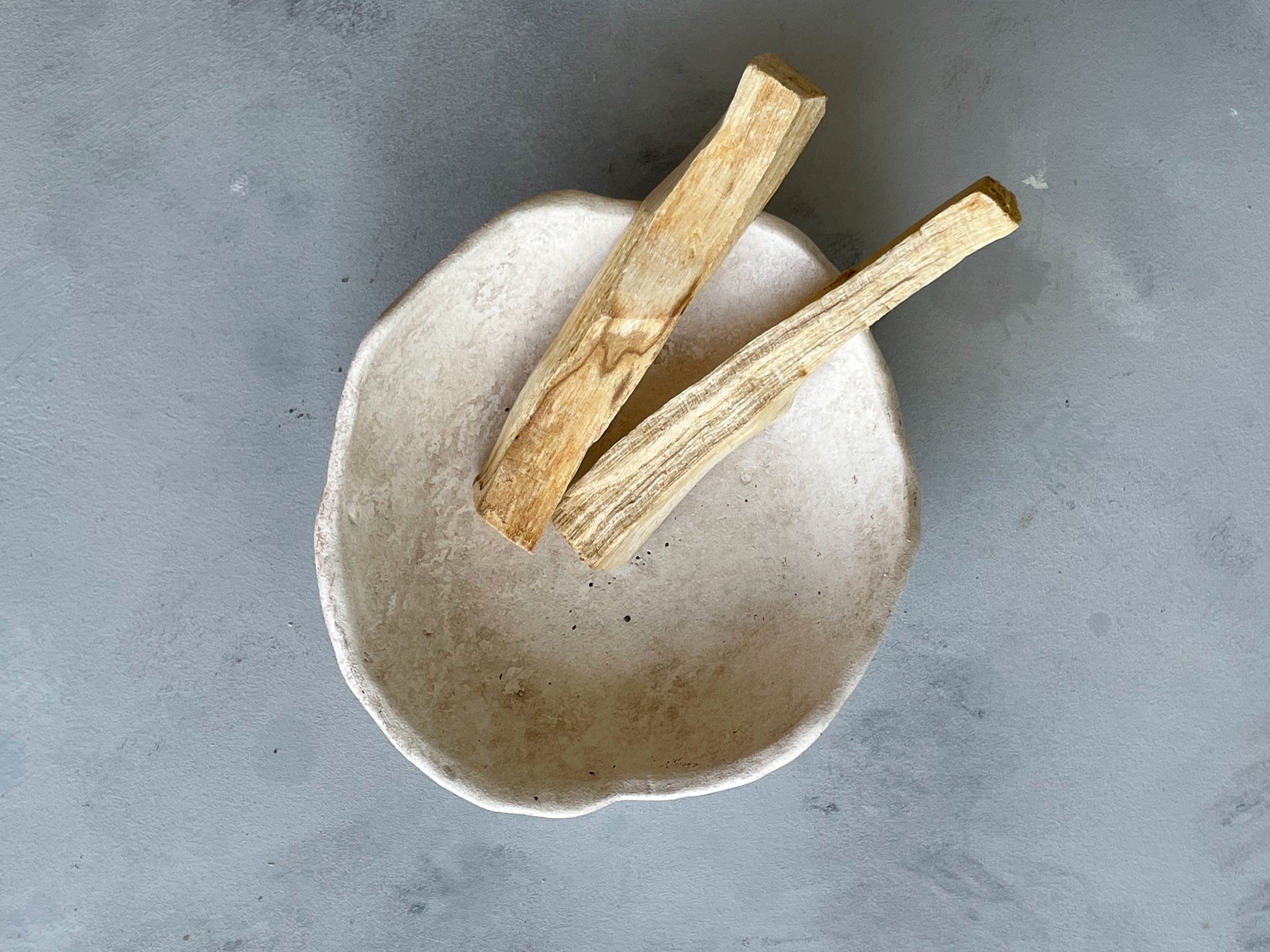 Overhead view of the Milos Collection rustic dish displaying neutral tones.