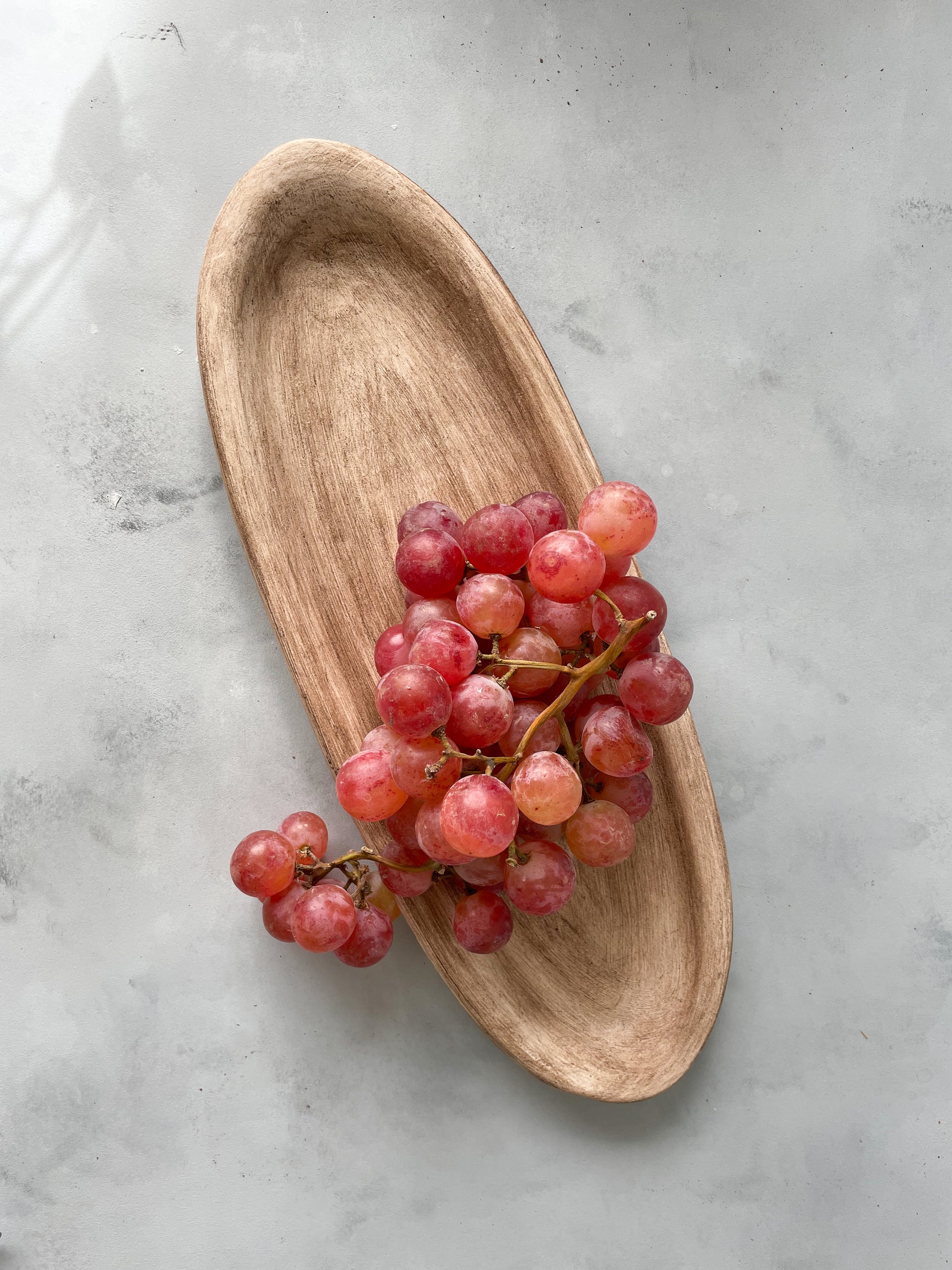 Artisanal Ceramic Tray – Showcasing Hand-Finished Craftsmanship